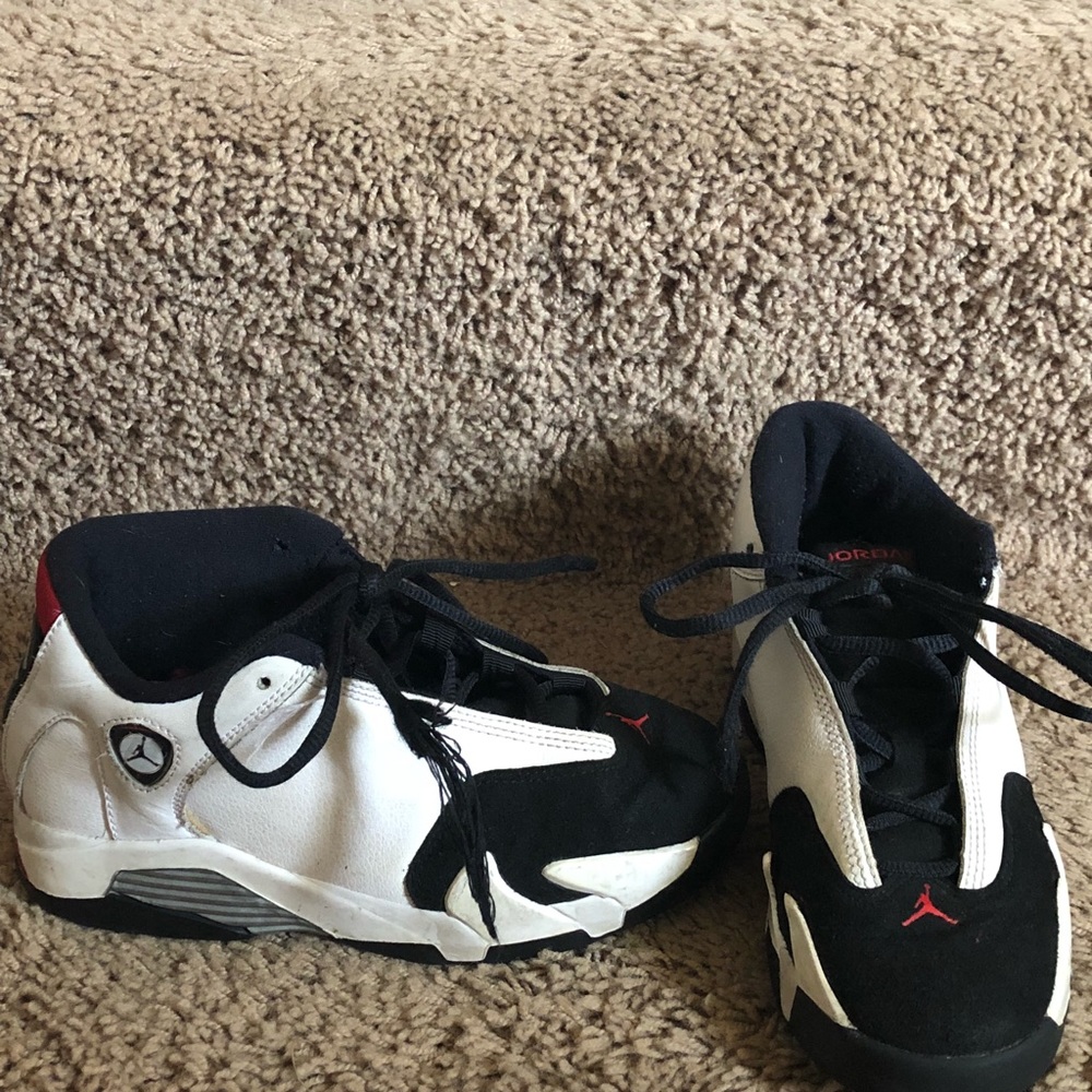 Boys size 1 Jordan basketball shoes